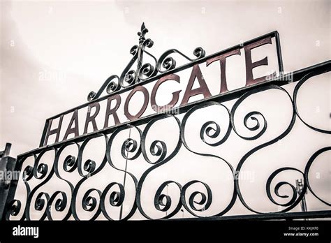Harrogate railway station High Resolution Stock Photography and Images