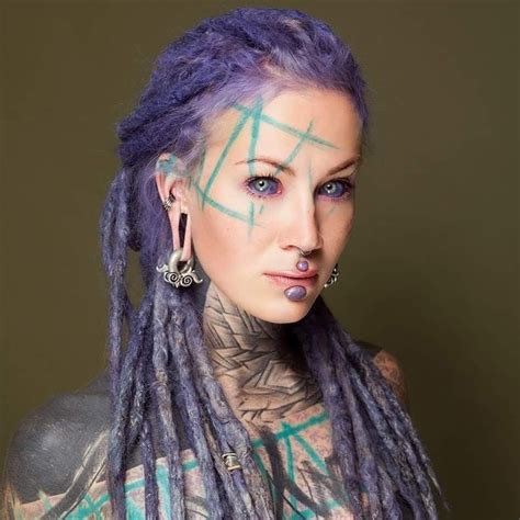 pin van laurie gothic witch bitch pa op annuschkatz model piercings samurai tatoeage huid