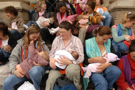 8 Online Breastfeeding Support Groups