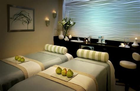 double treatment room2 975×634 pixels massage room decor massage therapy rooms