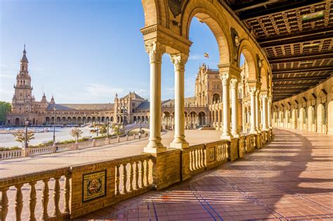 La Plaza De España Un Símbolo De La Unión De Naciones En Sevilla