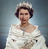 Lições de estilo que aprendemos com a Rainha Elizabeth - Nós amamos pérolas