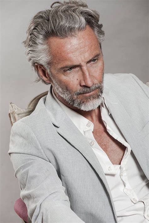Pin by Nad. Di Bene on Age defying Style, Class & Beauty | Grey hair