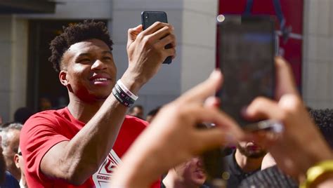 Get the latest giannis antetokounmpo news, articles, videos and photos on the new york post. Giannis Antetokounmpo Absolutely Dwarfs Baseball in His ...