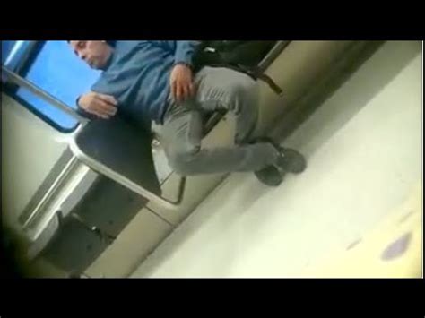 YouTube Pervertido muestra su pene a mujer en tren de México VIRAL TROME COM