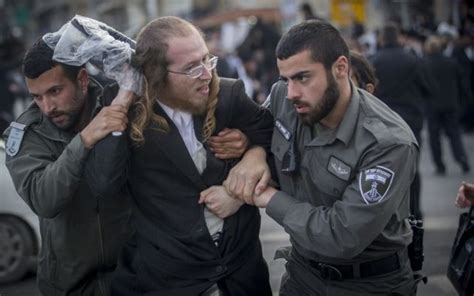 Hundreds Of Ultra Orthodox Jews Protest Arrest Of Draft Dodger The