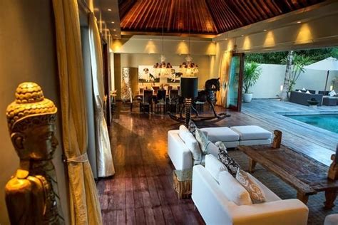 Bringing the essence of bali into your home requires a blend of influences from nature and culture the second key factor in recreating balinese style is replicating the island's high regard for quality. Home design, Classic Bali Home Design: contemporary ...