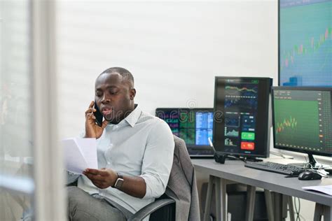 Young Broker Talking On Phone Stock Image Image Of Manager Money