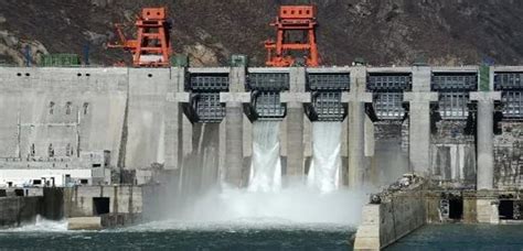 La energía hidroeléctrica en España lleva produciendo luz más un siglo
