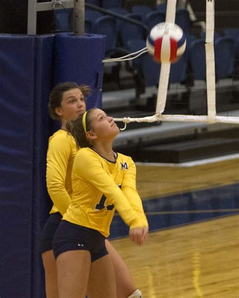 Marion Volleyball Team Sweeps Salem