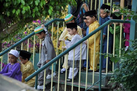 During the sixth century of the gregorian calendar, muhammed was born in the arabian city of mecca. itu ini sana sini: Salam Maulidur Rasul