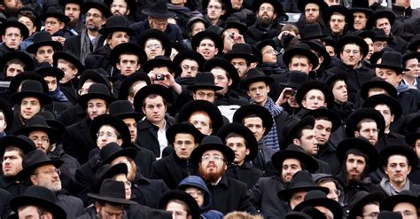 Jews Gather To Pray And Defy A Wave Of Hate The New York Times