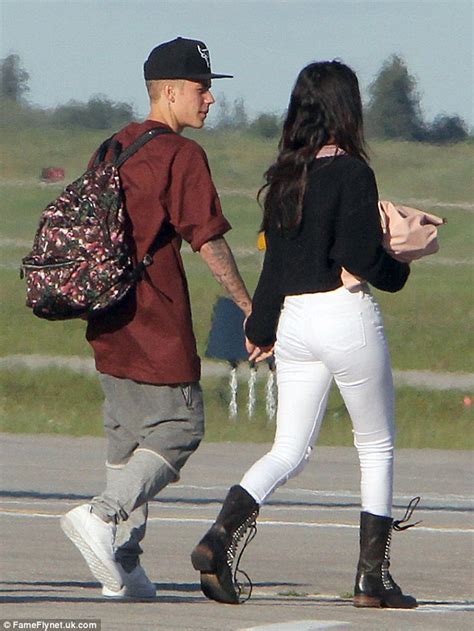 Justin Bieber And Selena Gomez Fly Out Of Canada Holding Hands Daily