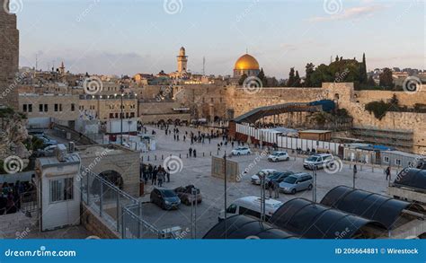 The Western Wall And The Al Aqsa Mosque In Jerusalem Editorial Photo Image Of Historic Angle