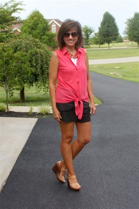 50 Elegant Summer Outfits Ideas For Women Over 40 Years Old