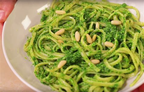 I nidi di tagliatelle al forno infatti vengono cotte direttamente in forno con abbondante sugo senza essere lessate in precedenza. Linguine al pesto di rucola | Ricetta | Ricette, Linguine ...
