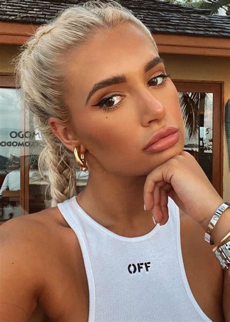 Molly mae was born on june 18, 1992 in the usa. Molly-Mae Hague Height, Weight, Age, Boyfriend, Family ...