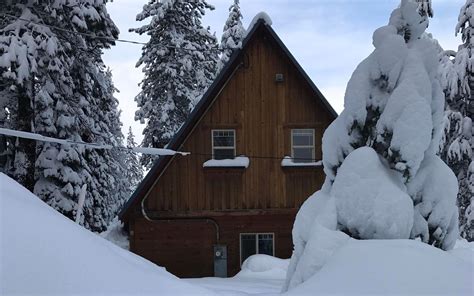 15 Snow Covered Cabins That Will Make You Want To Retreat