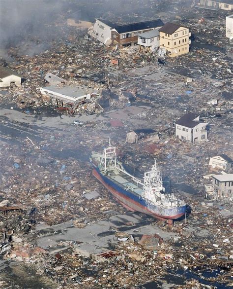 Japan 2011 Tsunami 15828 Deaths 5942 Injured 3760 People Missing