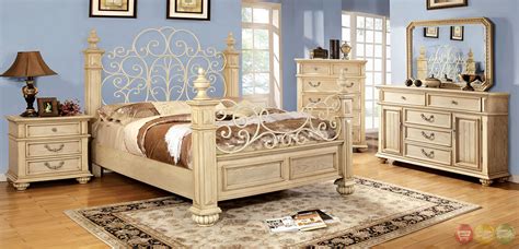 Waldenburg Traditional Antique White Bedroom Set With