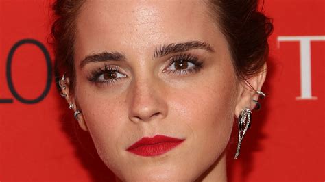 You Won T Believe How Emma Watson Gets Over Heartbreak Teen Vogue