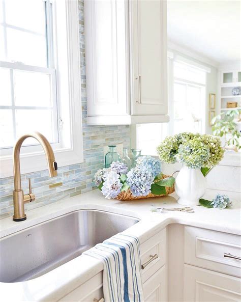 17 Coastal Kitchens And Decor Ideas For A Beach Or Summer Home Classic