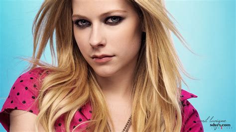 4584789 Women Face Makeup Avril Lavigne Blonde Portrait Singer Wallpaper Mocah