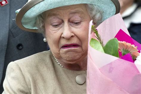 photos of queen elizabeth ii s funniest moments reader s digest Картинки Открытки