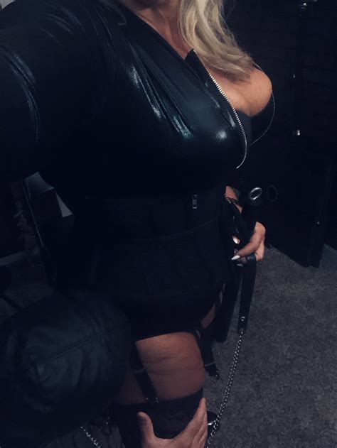 mistress montana dallas tx on twitter yes on your knees and worshiping my ass where you belong
