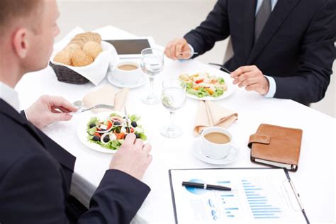 13 Dining Etiquette Tips For Your Next Business Meal On Call