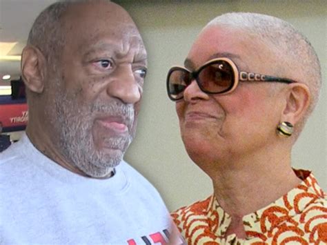 Bill Cosby S Wife Camille Seen Without Wedding Ring Rep Denies Any Wrongdoing Mcutimes