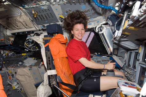 Sexy Female Astronaut Pics About Space