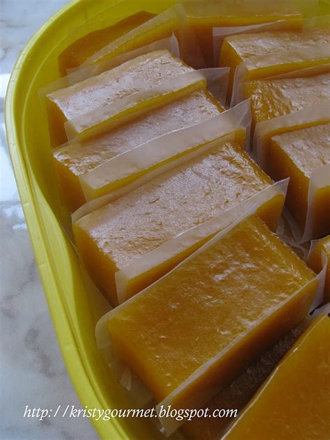 All you need is five minutes. Steamed Sweet Potato Kuih~ A Better Version