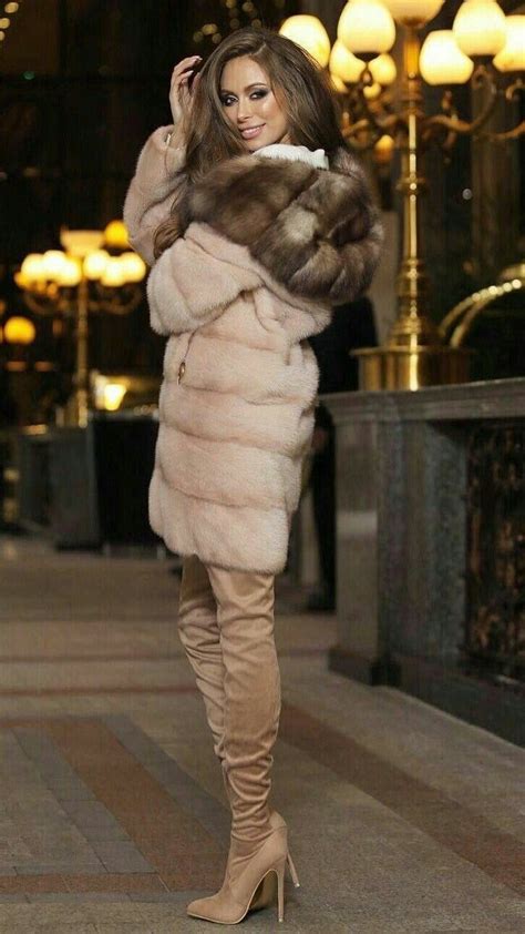 Pin By J Klassic On Beauties In Fur Winter Outfits Fur Coats Women