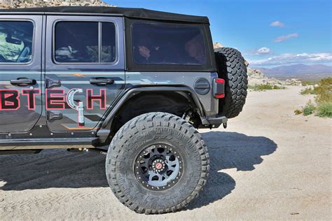 Jeep Jl Equipped With Fabtech Rear Steel Tube Fenders Jeep Jl Jeep