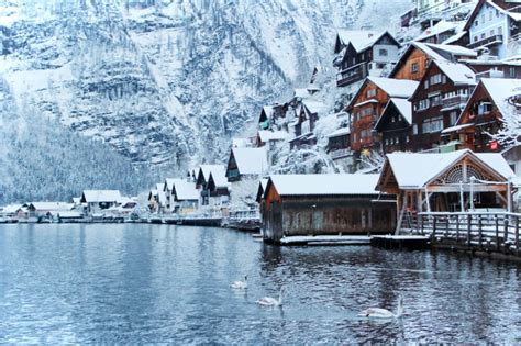 23 Photos Proving That Hallstatt Austria In Winter Is A Fairytale