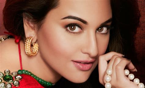 Topcelebs Hot And Sexy Sonakshi Sinha Hd Wallpapers Free Download