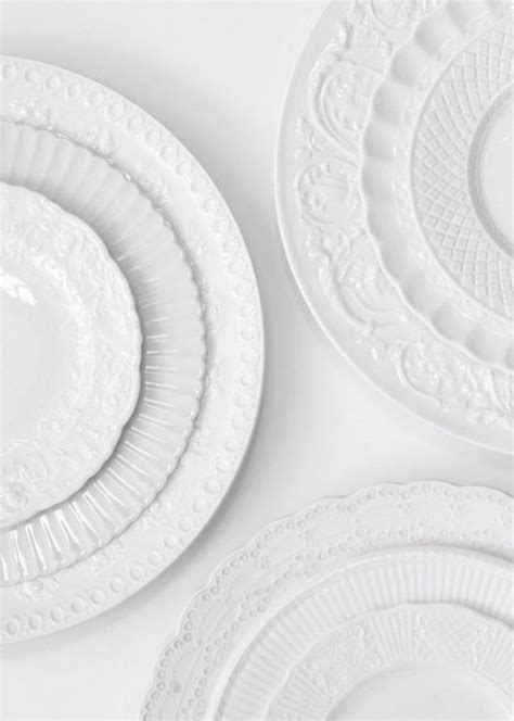 Love These White Plates The Accents Are So Subtle That You Barely