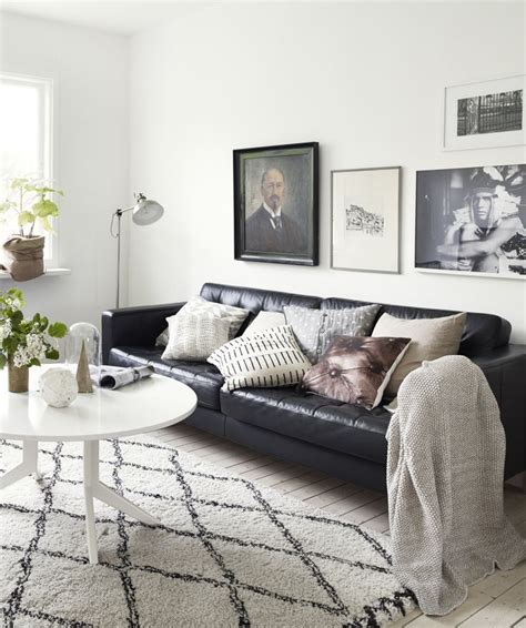 Living Room Neutral Tints Via Black Sofa