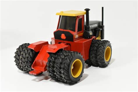 132 Versatile 1150 4wd Tractor With Triples Daltons Farm Toys