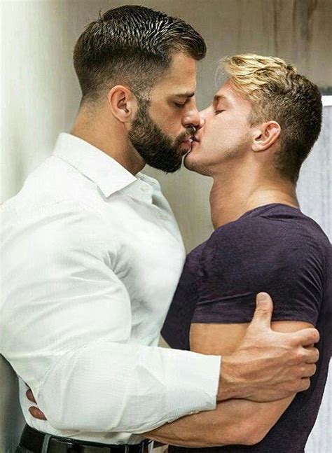 Im Fall Diskriminieren Rafflesia Arnoldi Muscle Men Kissing Veteran