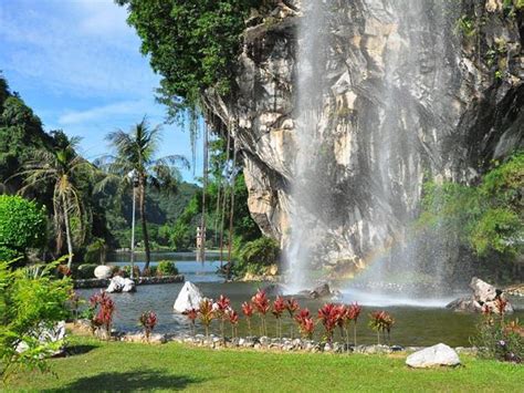 Gunung lang recreational park, located off jalan tunku abdul rahman (formerly kuala kangsar road), it was opened in october 2000 it is developed around a scenic backdrop of limestone hills of gunung lang and gunung bilike. Gunung Lang Recreational Park - Rainforest - Ipoh ...