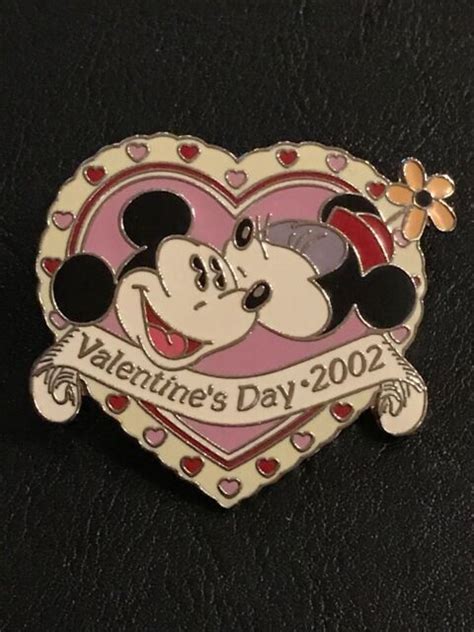 Disneyland Valentines Day 2002 Mickey And Minnie In Heart Disney Pin