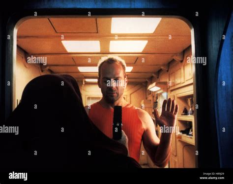 Bruce Willis Luc Fifth Element Hi Res Stock Photography And Images Alamy