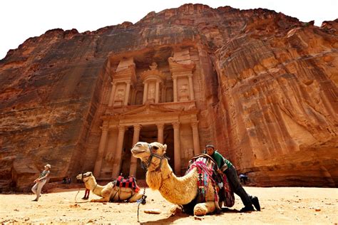 مدينة بترا الأثرية من أشهر الأماكن السياحية في الأردن