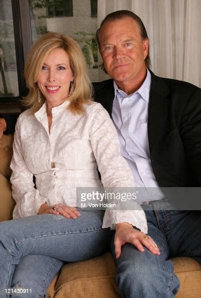 Kim Campbell Glen Campbell During Glen Campbell Portrait Session At News Photo Getty Images