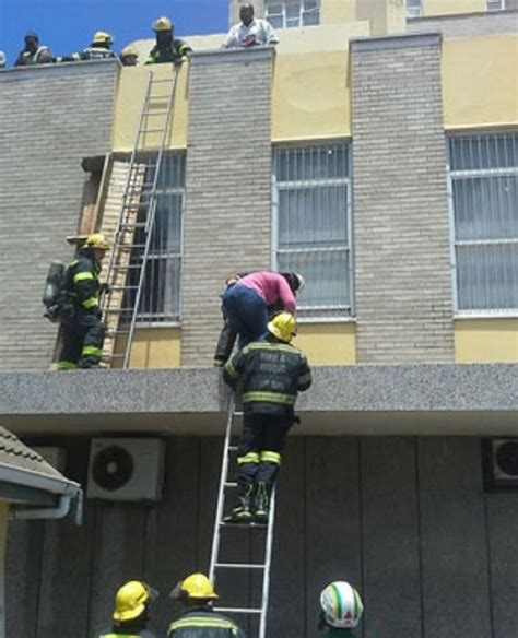 Decimal (world geodetic system wgs84) :decimal minutes (global positioning system gps) :degrees, minutes, seconds Two treated after fire in Cape Town block of flats - Voice ...