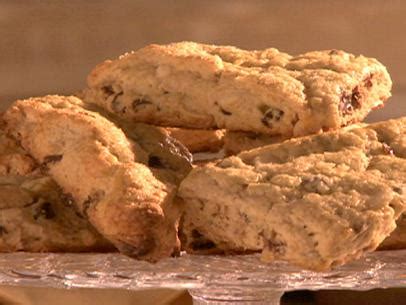 See more ideas about food, dessert recipes, pioneer woman cookies. Vanilla Chocolate Chip Mini Scones Recipe | Ree Drummond ...