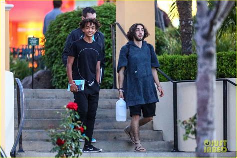 Jaden Smiths Dad Will Smith Helps Fan Announce Her Pregnancy See The