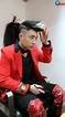 潘瑋柏1314跨年 火紅服裝、白髮、紅麥克風霸氣登場 | Wow!NEWS新聞網